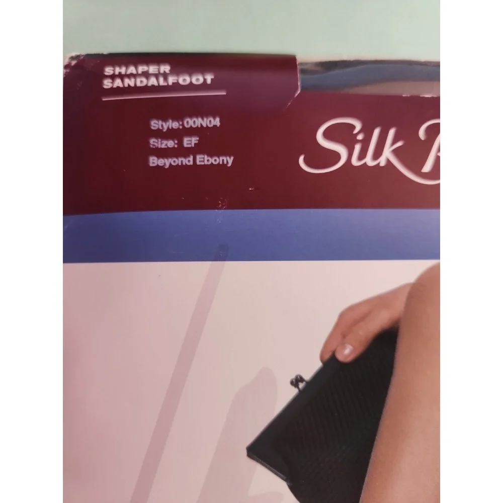 Hanes™ Silk Reflections Beyond Bare Size EF BEYOND‎ Ebony Control Top SandalFoot